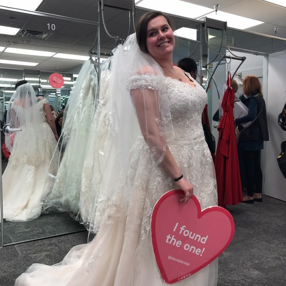 Wedding Dress - NEVER USED/WORN/ALTERED - Picture 3 of 3